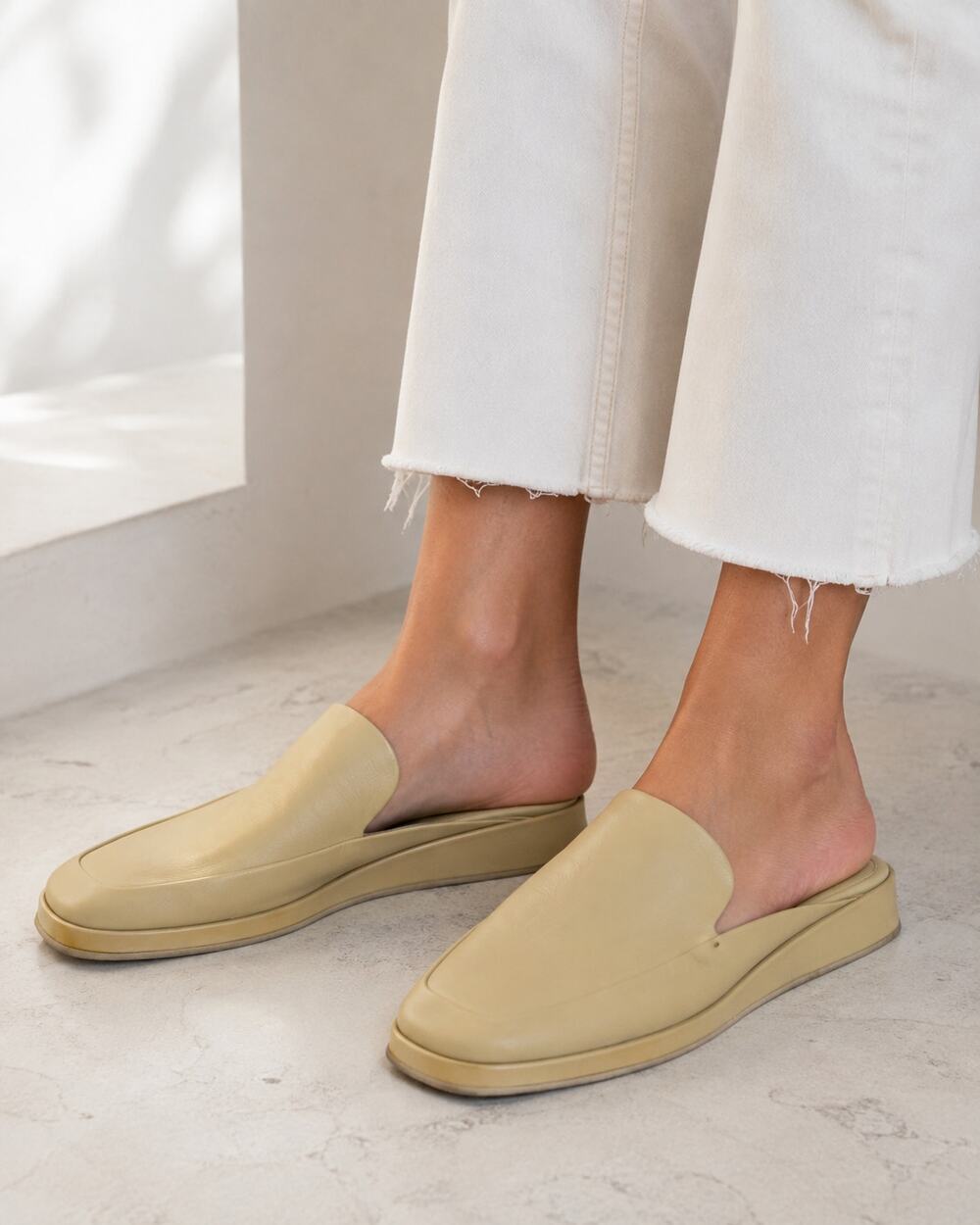 Vince Cream Leather Slip On Mule Womens 8.5 Flats Comfort Shoes Minimalist